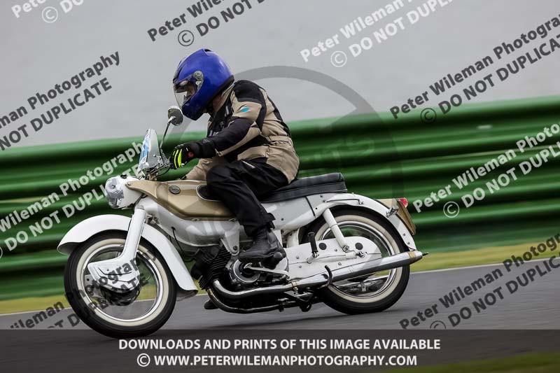 Vintage motorcycle club;eventdigitalimages;mallory park;mallory park trackday photographs;no limits trackdays;peter wileman photography;trackday digital images;trackday photos;vmcc festival 1000 bikes photographs